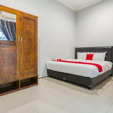 Reddoorz Near Surabaya Zoo Hotel Exterior photo